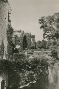 Kasteel Raglan, vanaf de gracht door English Photographer