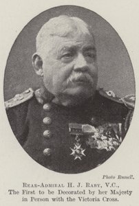Vice-admiraal H J Raby, VC, de eerste die persoonlijk door Hare Majesteit werd onderscheiden met het Victoria Cross door English Photographer