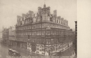 Richelieu Palace Hotel, Oxford Street, Londen W (zw/w foto) door English Photographer