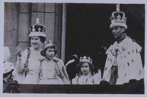 Koninklijke familie, na de kroning van koning George VI (zw/w foto) door English Photographer