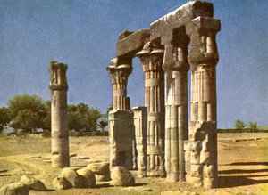 Verwoest tempel bij Medamut, Egypte door English Photographer