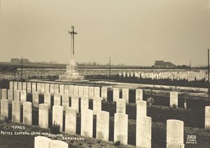 Saint-Charles de Potyze begraafplaats, Ieper door English Photographer