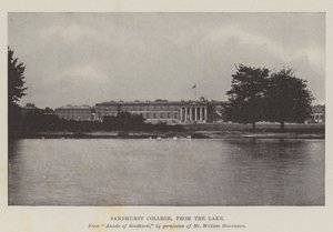 Sandhurst College, vanaf het meer door English Photographer