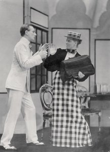 Scène uit The Importance of Being Earnest, door Oscar Wilde (1854-1900) in het Lyric Hammersmith, op 7 juli 1930 door English Photographer