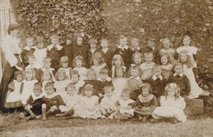 Schoolkinderen, Norfolk, begin 20e eeuw door English Photographer