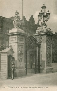 Wachtpost, Buckingham Palace door English Photographer