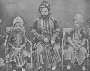 Schoonzoon en kleinzonen van Sultan Shah Jahan, Begum van Bhopal door English Photographer