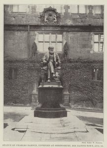Standbeeld van Charles Darwin, onthuld in Shrewsbury, zijn geboortestad, 10 augustus