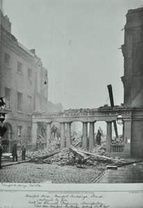Strand, Westminster: Beaufort Buildings, brandschade, 1890 door English Photographer