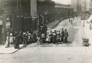 Straatartiesten op Weimar Street, nabij High Street, Putney door English Photographer