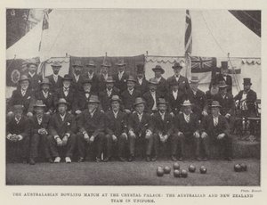 De Australaziatische Bowlingwedstrijd in het Crystal Palace, het Australische en Nieuw-Zeelandse Team in Uniform door English Photographer