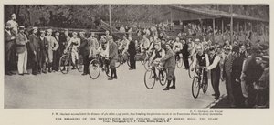 Het breken van het vierentwintig uur durende fietsrecord in Herne Hill, de start door English Photographer