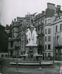 De Brown Fontein, Park Lane, Londen door English Photographer