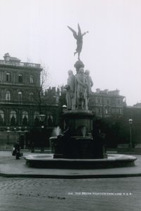 De Brown Fontein, Park Lane, Londen door English Photographer