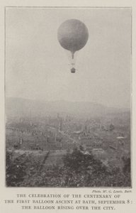 De viering van het eeuwfeest van de eerste ballonvaart in Bath, 8 september, de ballon stijgt op boven de stad door English Photographer