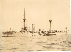 De "Chih Yuan" voor anker aan de zuidkust bij Hove, Lokale vissersboot ernaast, ca. 1886 door English Photographer
