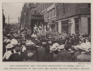 De Kronings- en Reddingsbootprocessie in Leeds, 5 juli, de Nabootsers van de Koning en Koningin verlaten Victoria Square