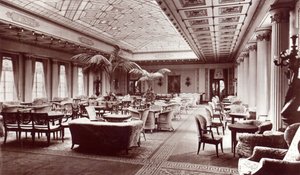 De Eerste Klasse Lounge aan boord van de HMS Homeric door English Photographer