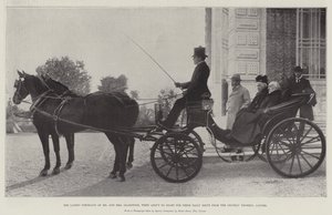 De nieuwste portretten van de heer en mevrouw Gladstone, wanneer ze op het punt staan te vertrekken voor hun dagelijkse rit vanuit het Chateau Thorenc, Cannes door English Photographer