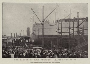 De tewaterlating van H.M.S. London, het verlaten van de hellingen door English Photographer