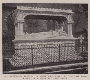 Het mausoleum opgericht in Esher Churchyard door de overleden Lord Esher voor zichzelf en Lady Esher