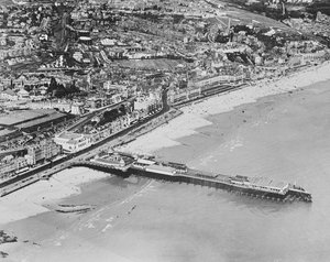 De Pier, Hastings, ca. 1925 door English Photographer