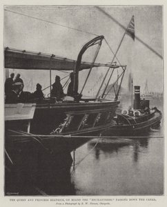 De Koningin en Prinses Beatrice, aan boord van de Enchantress, varend door het Kanaal door English Photographer