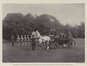 De koningin in Balmoral, Hare Majesteit inspecteert het Yoruba detachement van de West-Afrikaanse grensmacht