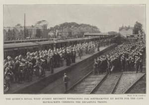 Het Queens Royal West Surrey Regiment op weg naar Southampton op weg naar de Kaap, matrozen juichen de vertrekkende troepen toe