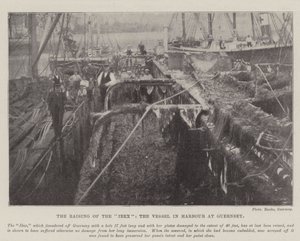 Het hijsen van de Ibex, het schip in de haven van Guernsey