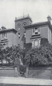 De Residentie van Theodore Watts-Dunton en Algernon C Swinburne, The Pines, Putney (zw/w foto) door English Photographer