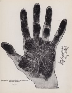 De hand van de Right Hon W E Gladstone door English Photographer