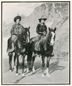 De opening van de Golden West-tentoonstelling in Earls Court: Hoe de gedeelde rok werkt door English Photographer