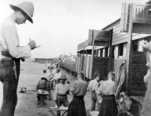Toilet terwijl de trein stopte in Abu Hamed, 14 september 1898 door English Photographer