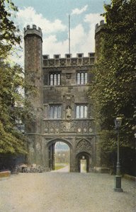 Trinity College Grote Poort door English Photographer