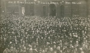 Twee Minuten Stilte bij Mansion House, Londen, 11 November 1921 door English Photographer