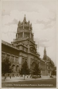 Victoria and Albert Museum, South Kensington, Londen door English Photographer