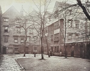 Uitzicht op Barnards Inn, Londen, 1879 door English Photographer