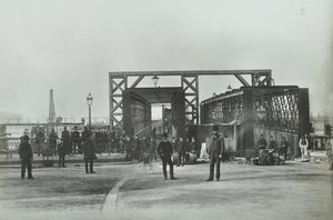 Uitzicht op Woolwich Ferry, 1889 door English Photographer