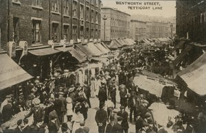 Wentworth Street, Petticoat Lane, Londen door English Photographer