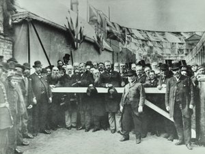 Westferry Road: tolvrij maken van de weg, 1885 door English Photographer