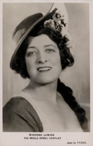 Winifred Lawson, Vic-Wells Opera Company door English Photographer