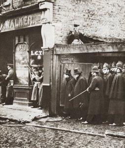 Winston Churchill tijdens het beleg van Sydney Street, Londen 1911