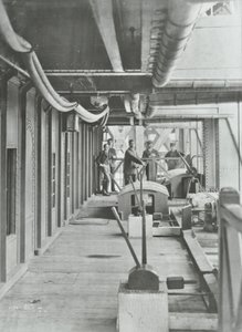 Woolwich Ferry: noordelijke ponton hydraulisch hefplatform, 1896 door English Photographer