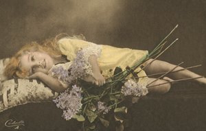 Jong meisje en bloemen
