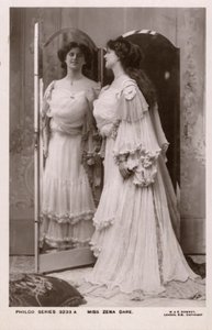 Zena Dare, Engelse zangeres en actrice door English Photographer