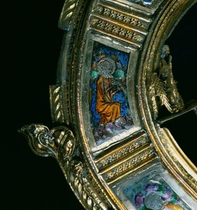 Engel die een blaasinstrument speelt, detail van de kromstaf van William of Wykeham (c.1320-1404) (verguld zilver en champlevé email) door English School