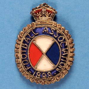 Badge van de Voetbalbond, 1898 door English School
