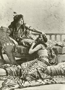 Bernhardt als Cleopatra (gravure) door English School