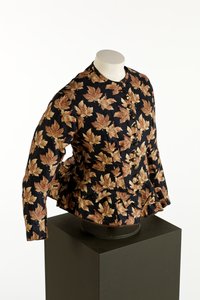Zwart lijfje met bedrukt goudbruin esdoornbladontwerp, ca. 1860-70